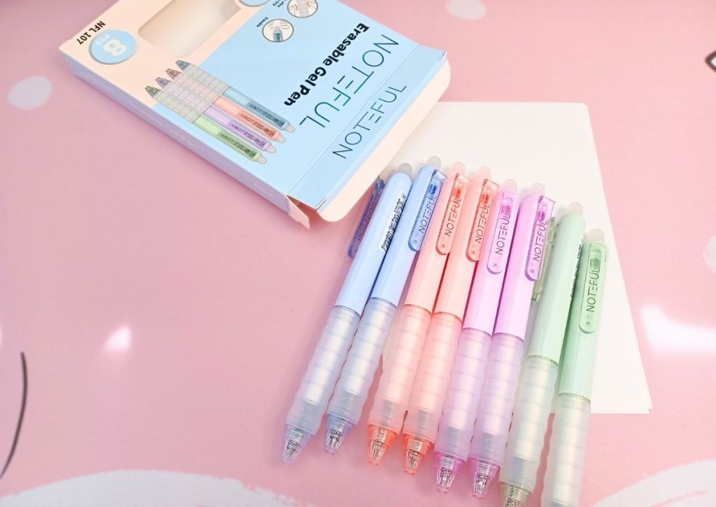 A set of 8 pen in four soft pastel colors.