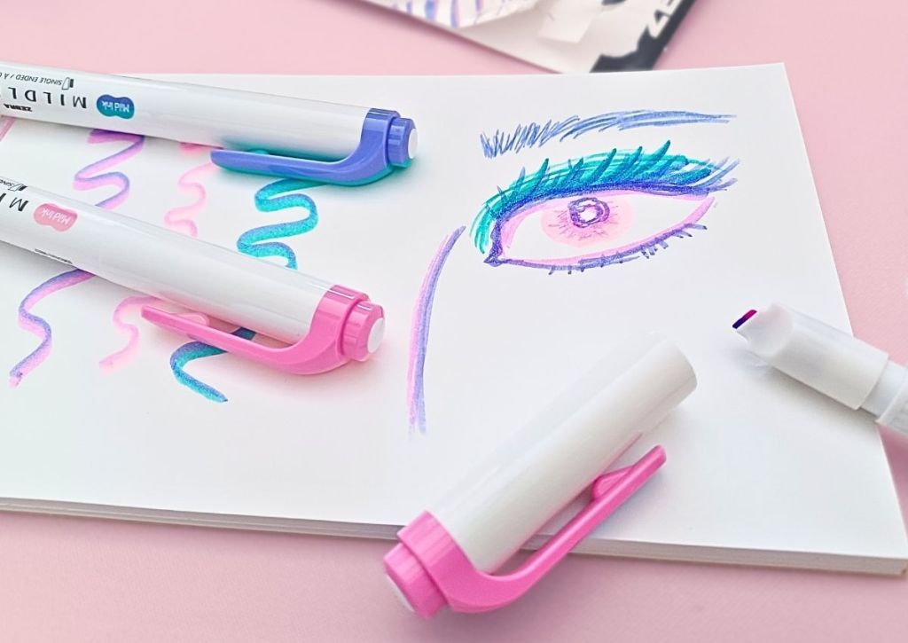 The doodle of an eye made with the double-colored pastel highlighters.
