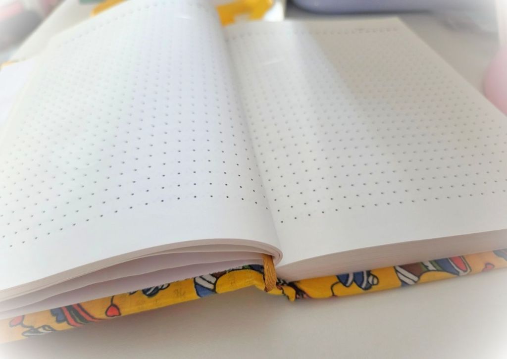 Trying a Notebook Made from Rock! ๐ชจ๐
